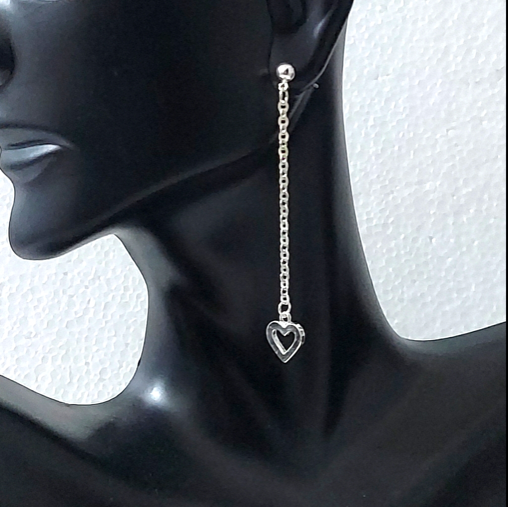 E1886 Silvertone Minimalist Heart Dangle Earrings 5$